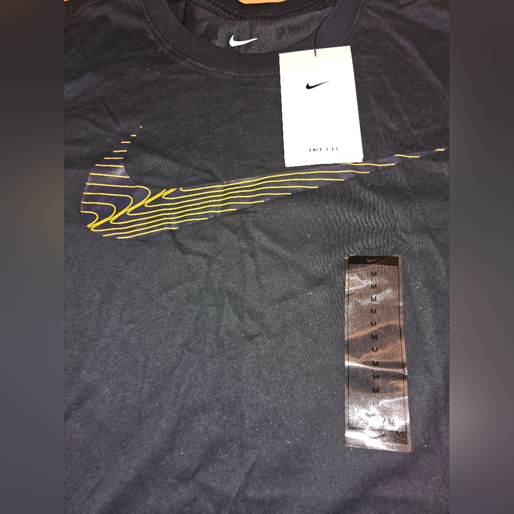 Nike Men's DriFIT Tee Size M - Picture 2 of 4